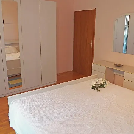 House Dubravka 1946 Apartment