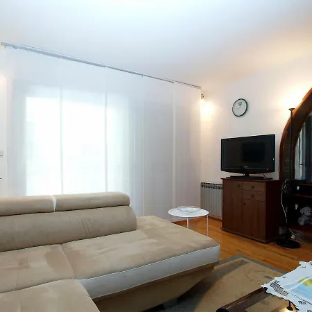 Apartment House Dubravka 1946 Pula