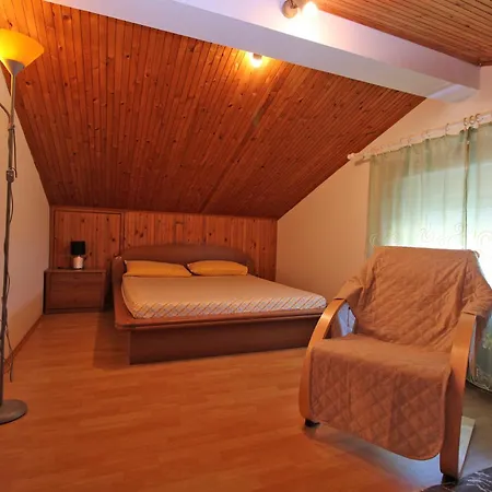 House Dubravka 1946 דירה