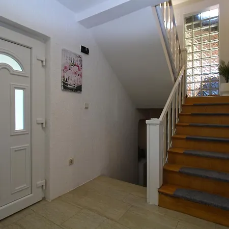 House Dubravka 1946 * פולה