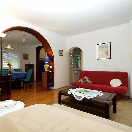 House Dubravka 1946 Pola