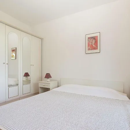 House Dubravka 1946 Pola