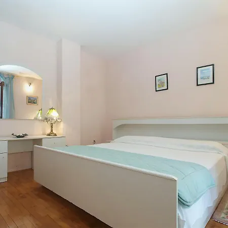 House Dubravka 1946 Pola