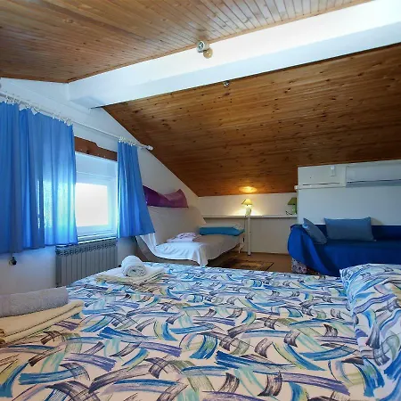 House Dubravka 1946 Pola